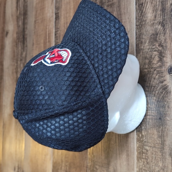 New Era Cleveland Indians Genuine Merchandise Textured Mesh Snap Back In Black - Picture 4 of 10